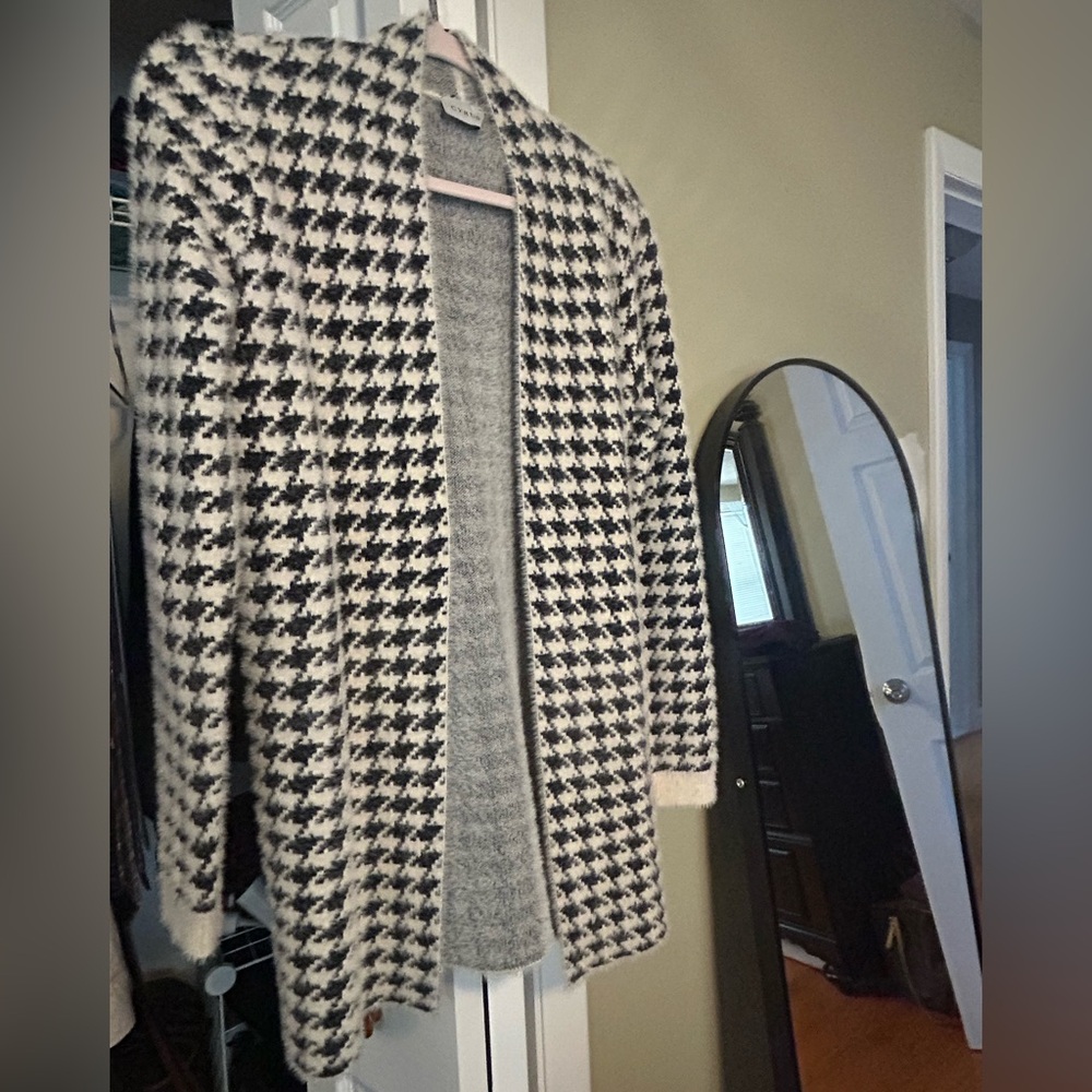 Beautiful houndstooth cardigan, never worn